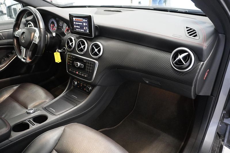 Mercedes-Benz Třídy A A220 2,2 CDI AMG-LINE AUT. - fotka 26 z 27