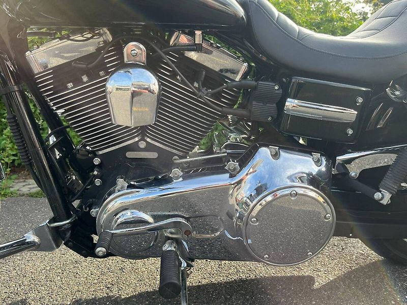 Harley-Davidson FXDC Dyna Super Glide Custom (2010) - fotka 13 z 14