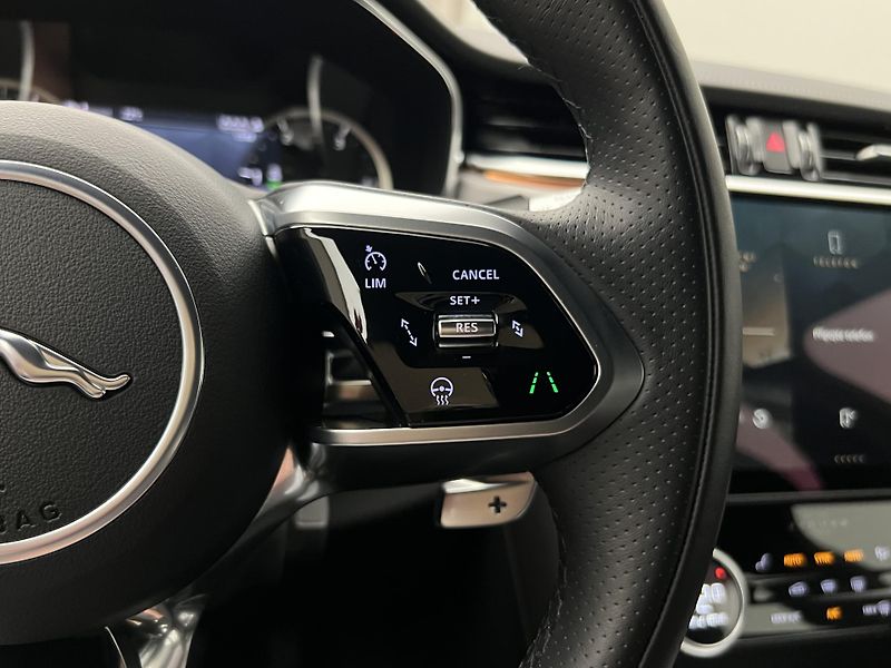 Jaguar F-Pace D200 R-DYNAMIC S AWD AUT - fotka 25 z 44