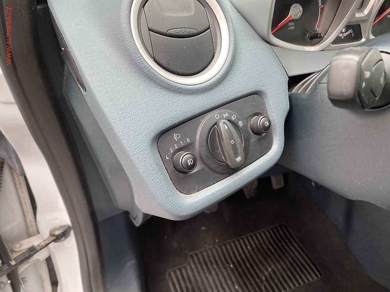 Ford Fiesta (2011) 1.4i, Titanium, park. čidla - fotka 14 z 15