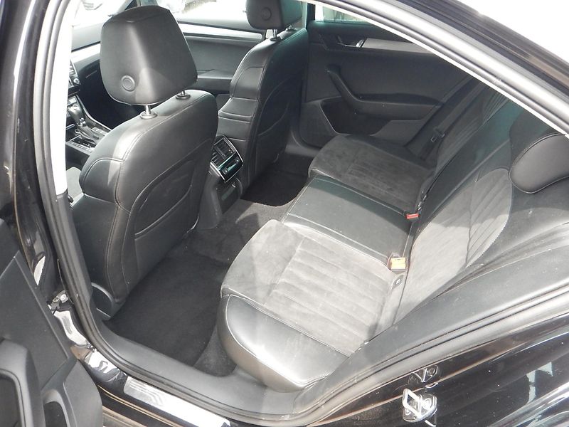 Škoda Superb 2.0 TDI, DSG, 4x4, TAŽNÉ - fotka 10 z 35