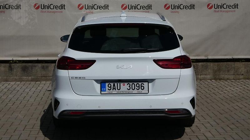 Kia Ceed 1.6 CRDi Exclusive SW - fotka 4 z 22