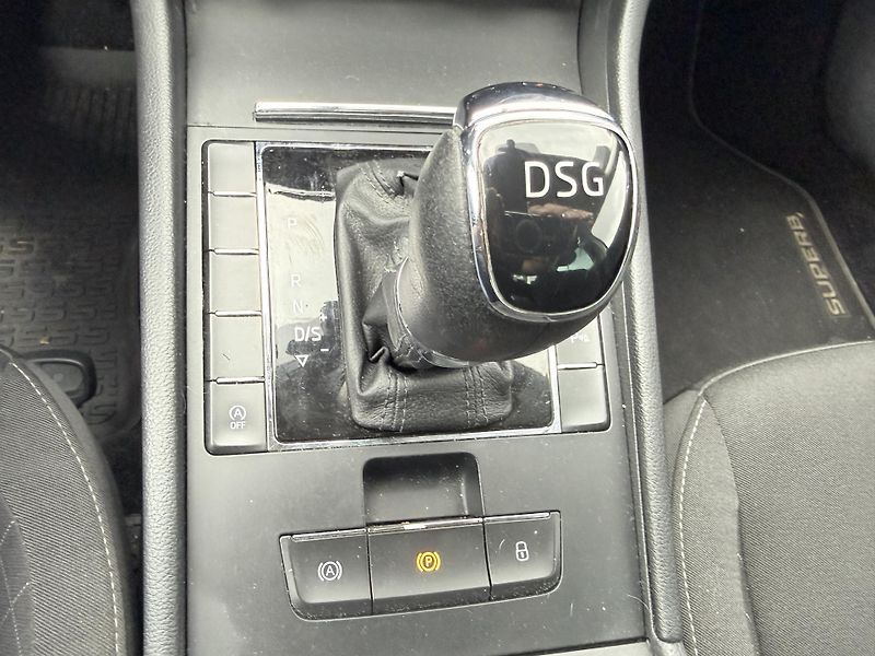 Škoda Superb 2.0 TDi 110kw - fotka 14 z 29
