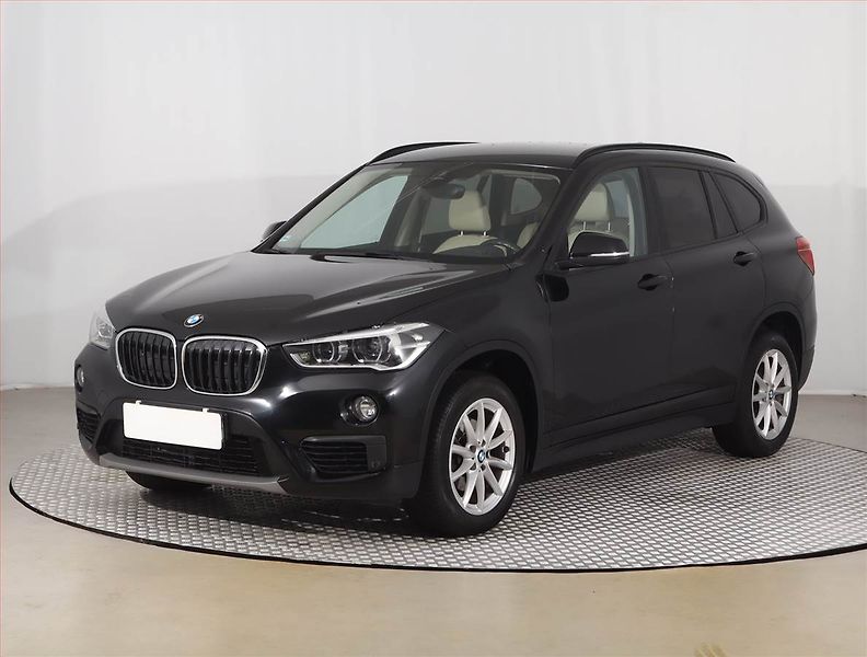BMW X1 (2016) sDrive16d, Serv.kniha, Kůže - fotka 2 z 25