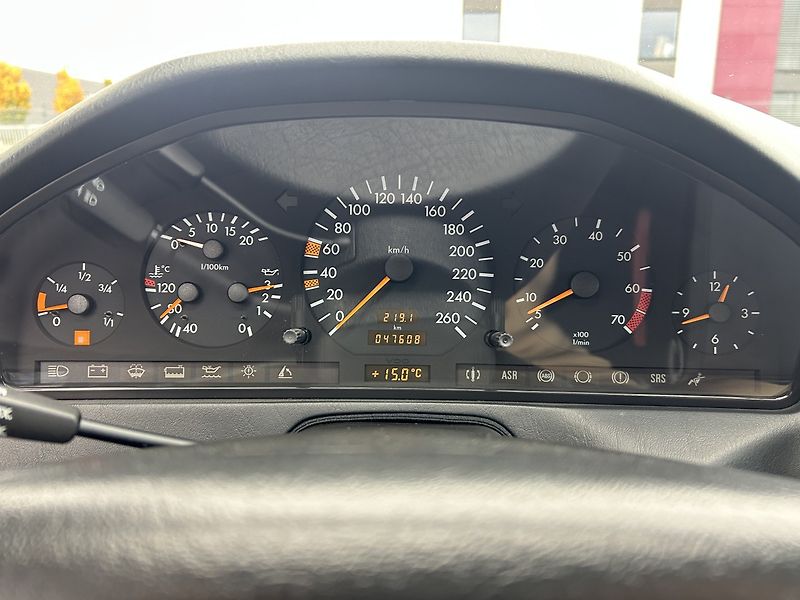 Mercedes-Benz SL 500 - fotka 19 z 30