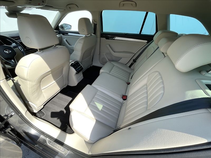 Škoda Superb 2,0 TSI 4x4 Combi L&K WEBA - fotka 17 z 24