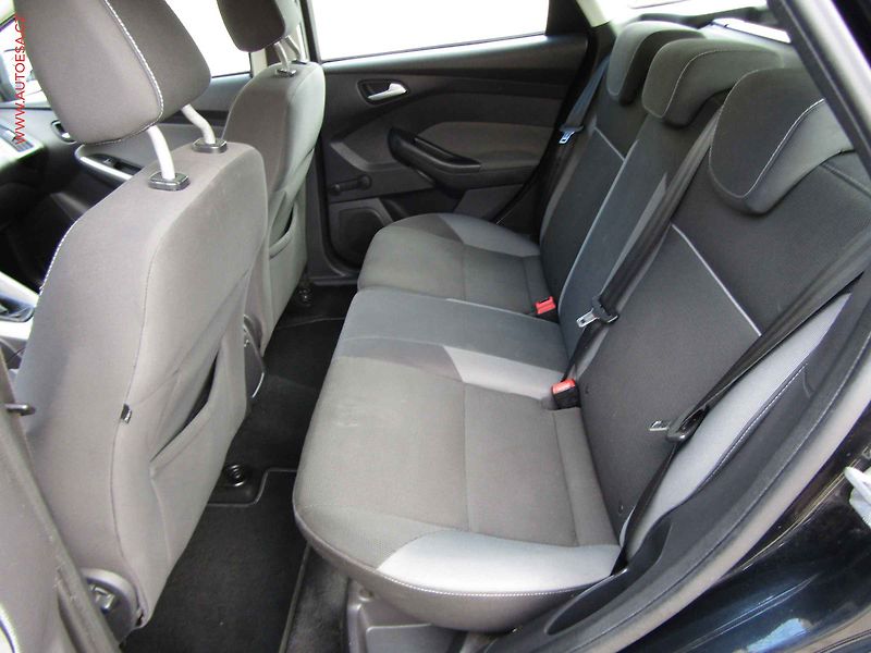 Ford Focus (2012) 1.6 TDCi, 1.maj, AC, temp - fotka 10 z 20