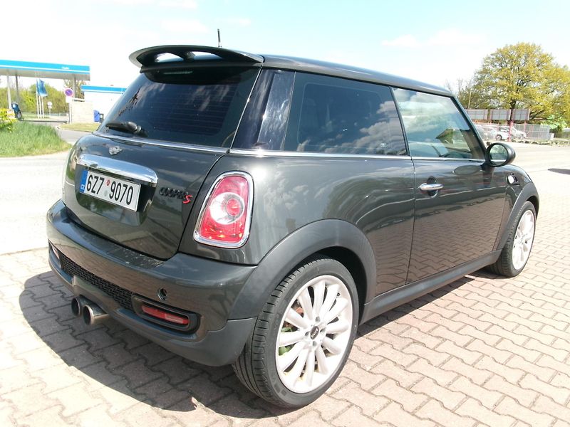 Mini Cooper S (2011) 1,6i AC TEMP ALU 135kW - fotka 9 z 28