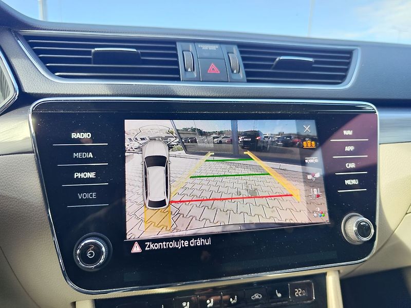 Škoda Superb 2.0 TDI/147kW Style DSG 4x4 - fotka 23 z 34