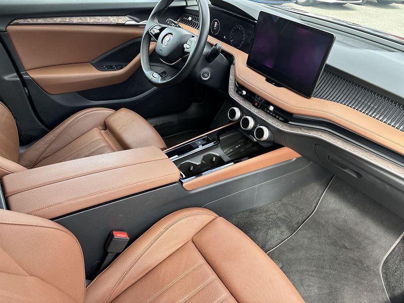 Škoda Superb (2024) Combi 2.0 TDI DSG L&K - fotka 9 z 33