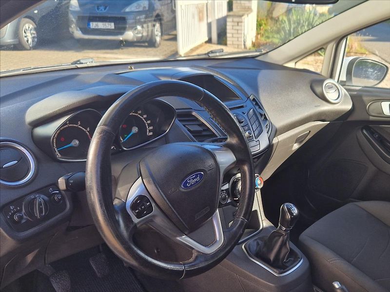 Ford Fiesta 1,2 i 44kW MANUÁL HEZKÝNÁJEZD - fotka 20 z 36