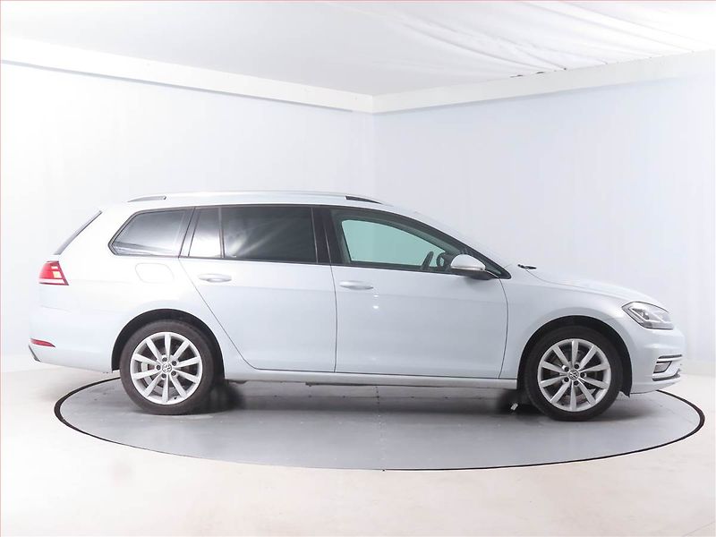 Volkswagen Golf (2018) Comfortline 1.0 TSI - fotka 6 z 15