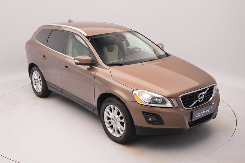 Volvo XC60 D4 AWD SUMMUM AUT CZ - fotka 8 z 45