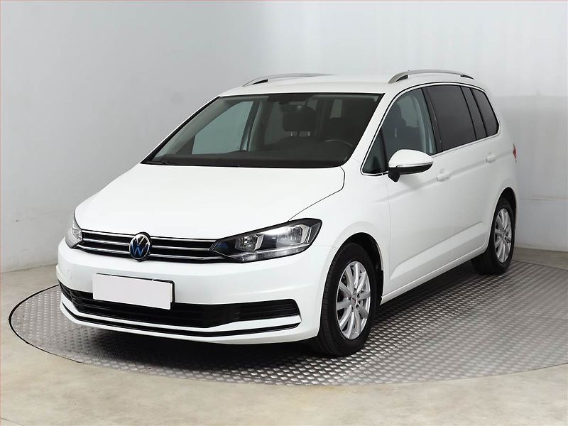 Volkswagen Touran (2021) 1.5 TSI - fotka 2 z 16