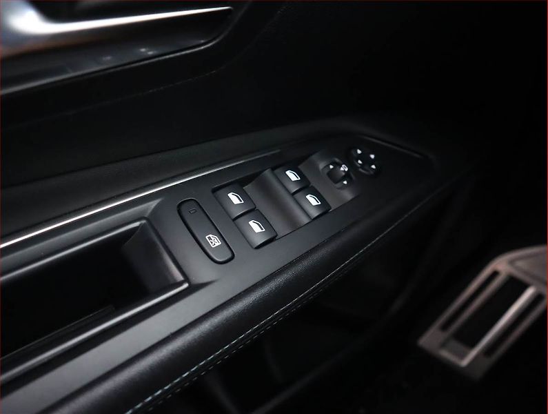 Peugeot 3008 (2020) Active 1.5 BlueHDi, Automat - fotka 17 z 22