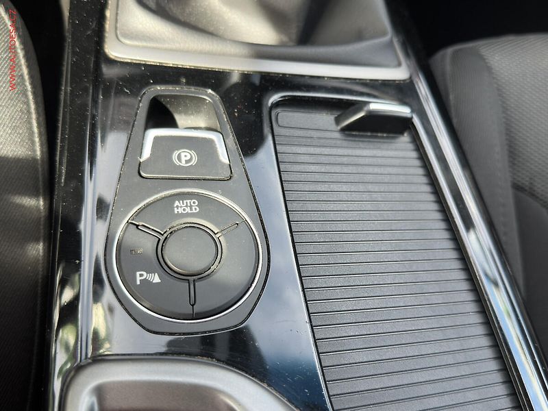 Hyundai i40 (2018) 1.7CRDi, 2.maj,ČR, Navi, AC - fotka 16 z 20