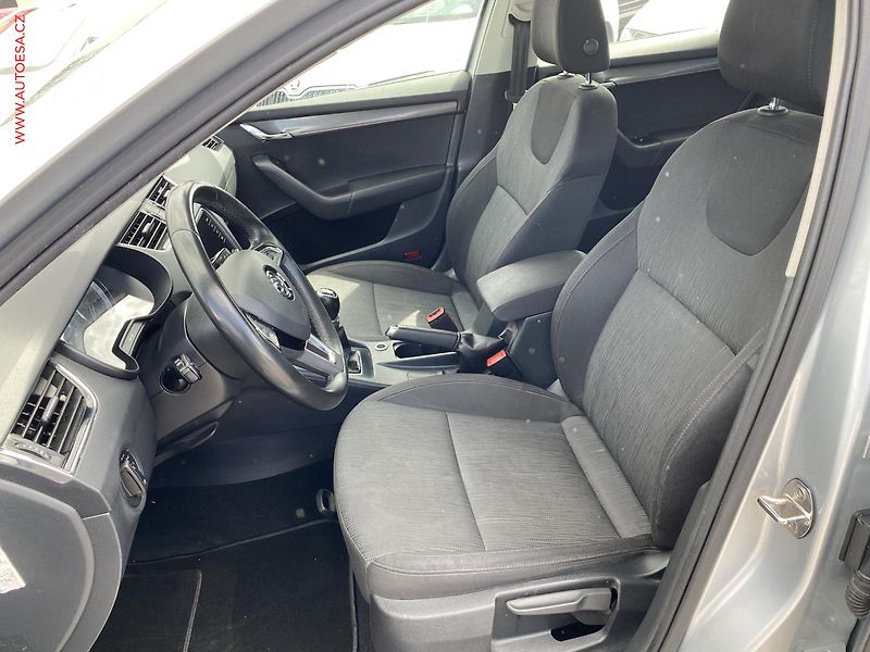 Škoda Octavia (2017) 1.6 TDi, ČR, Style, LED - fotka 9 z 16