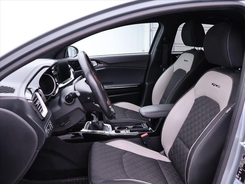 Kia ProCeed 1,4 T-GDI 103kW GT-Line CZ - fotka 12 z 35