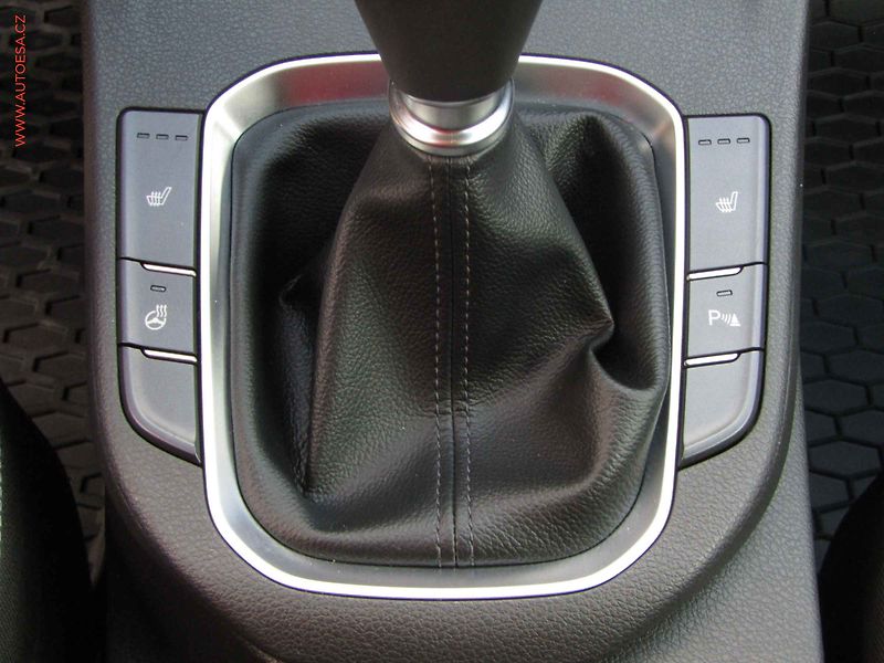Hyundai i30 (2023) 1.0 T-GDi, ČR, Smart - fotka 14 z 19
