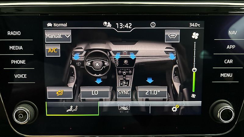 Škoda Superb 2.0 TDI DSG 4x4 L&K Combi - fotka 31 z 33