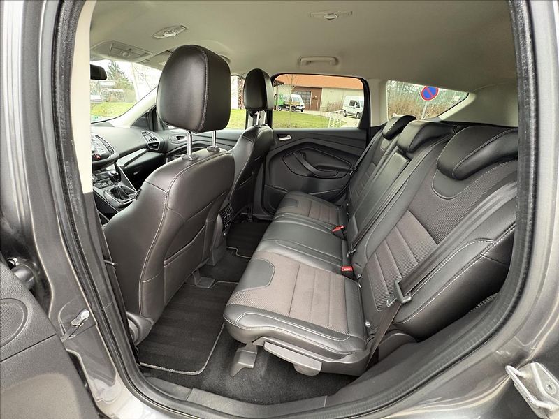 Ford Kuga 2,0 TDCi 120kW 4x4,Individual - fotka 32 z 41