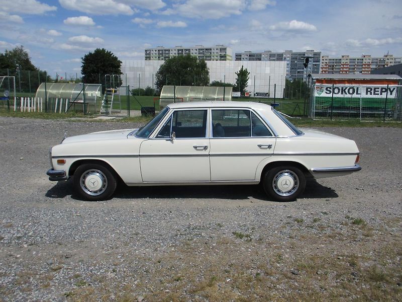 Mercedes-Benz 280 (1972) W114 - fotka 2 z 24