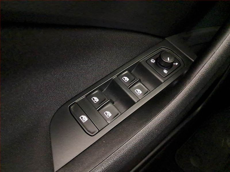 Škoda Kamiq (2023) Monte Carlo 1.0 TSI - fotka 21 z 22