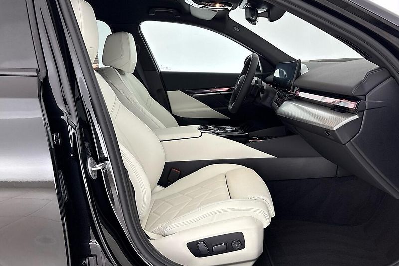 BMW Řada 5 řady 5 | 520d xDrive - fotka 15 z 25