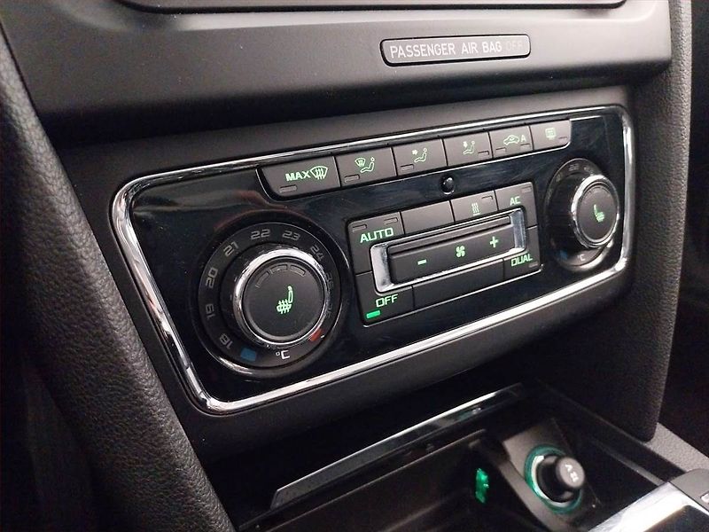 Škoda Superb (2010) Elegance 2.0 TDI, Automat - fotka 16 z 20