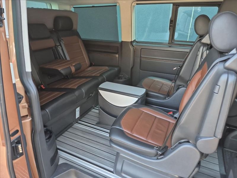 Volkswagen Multivan 2,0 TDi HIGHLINE 4MOTION - fotka 14 z 19