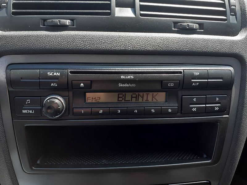 Škoda Octavia (2010) KOMBI 1.4 TSI - fotka 9 z 27