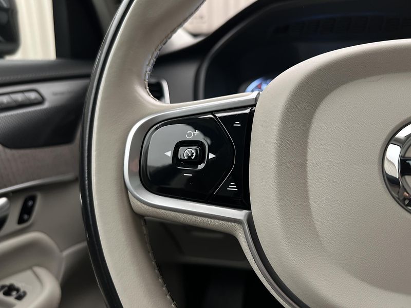 Volvo XC90 B5 AWD INSCRIPTION REZERVACE - fotka 27 z 44