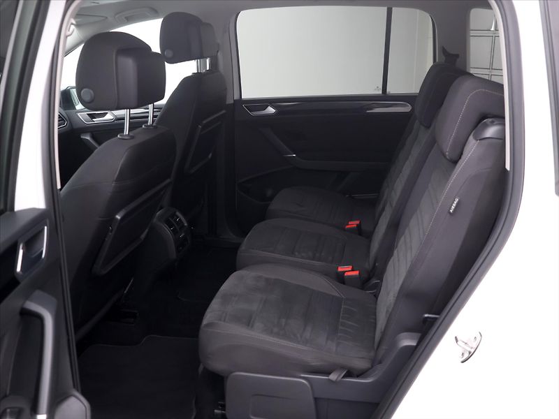 Volkswagen Touran 1,8 TSI 132kW DSG R-Line 7míst - fotka 13 z 38
