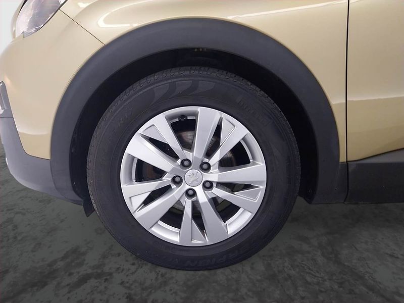Peugeot 3008 (2018) 1.6 BlueHDi, Automat, Navi - fotka 15 z 20