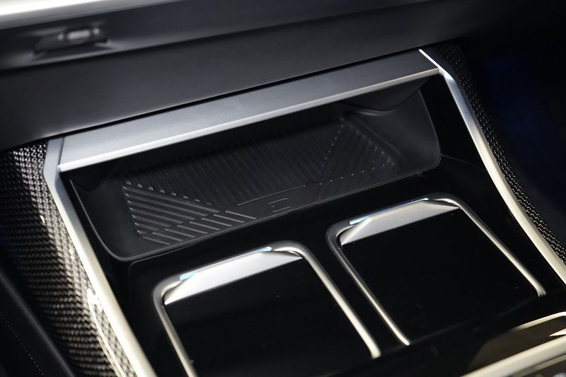 BMW Řada 7 750e xDrive,Televize,EL. dveře - fotka 39 z 50