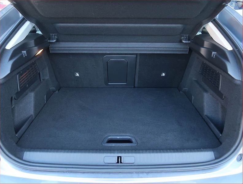 Citroën C4 (2022) 1.5 BlueHDi, Automat - fotka 14 z 17