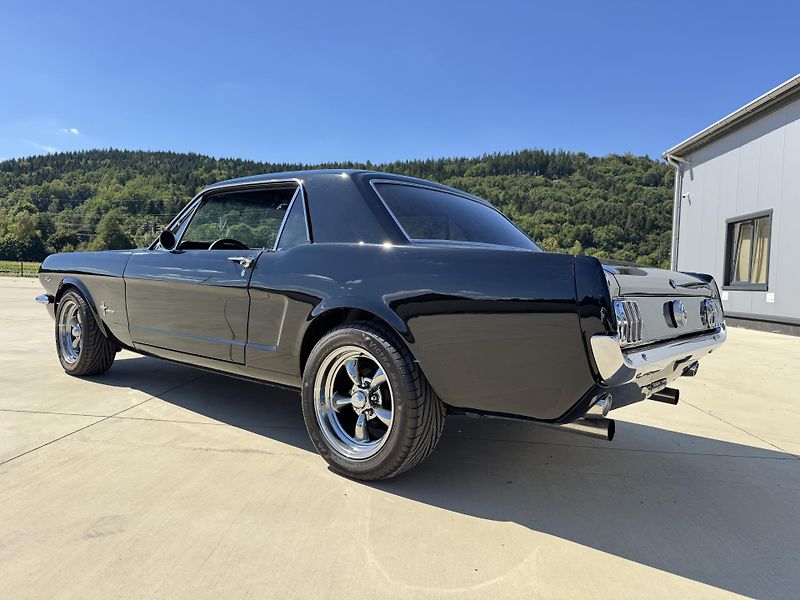 Ford Mustang V8 347 cui Coupe - fotka 6 z 42