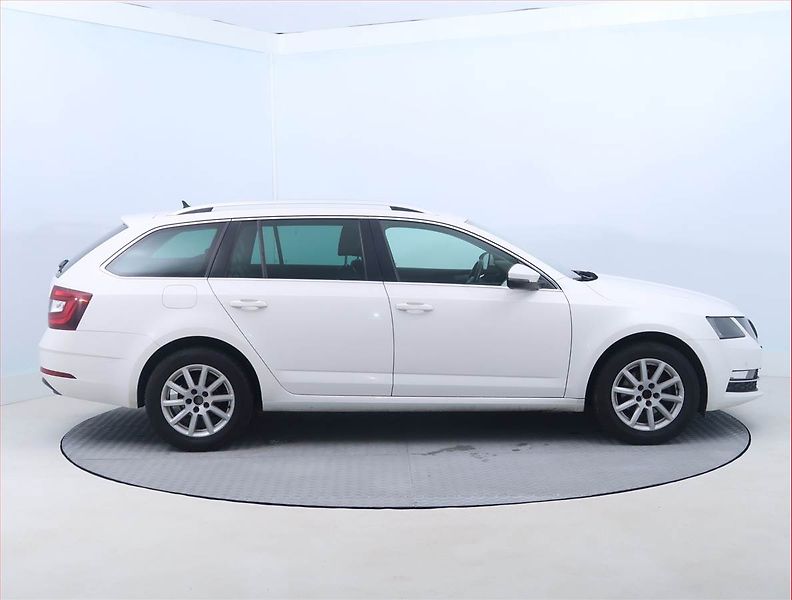 Škoda Octavia (2017) Style 2.0 TDI, Automat, Navi - fotka 6 z 15