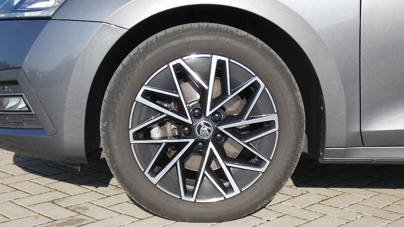 Škoda Octavia Combi 2,0 TDI Style 4x4 DSG 11 - fotka 25 z 26