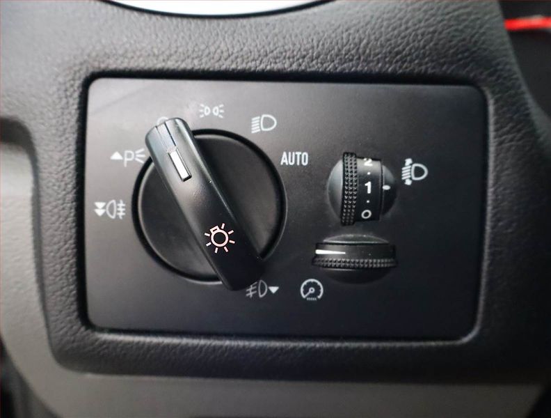 Ford Focus (2010) 1.6 TDCi, po STK, zamluveno - fotka 21 z 22