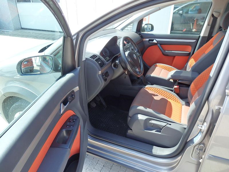 Volkswagen Touran 1,4TSi CROSS DIGI KLIMA - fotka 6 z 16