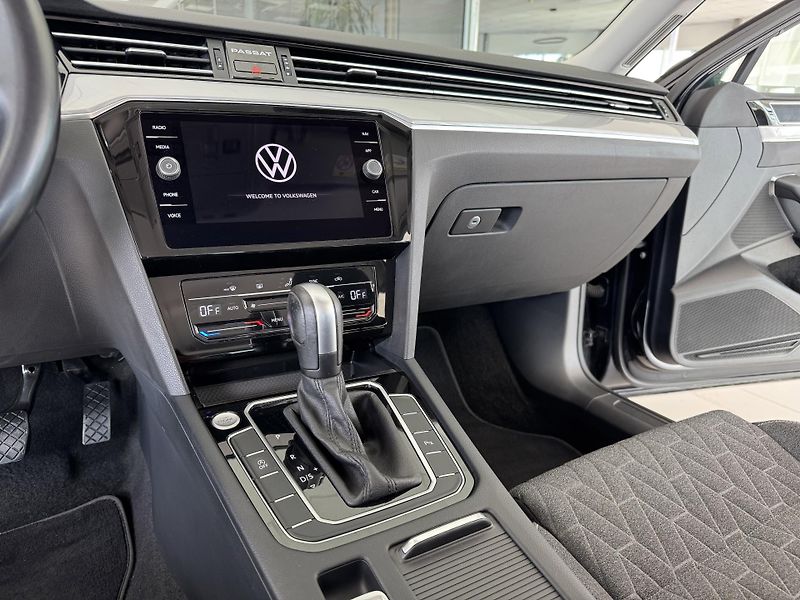 Volkswagen Passat Variant 2,0TDI DSG*Navi*Distronic*DPH - fotka 20 z 34