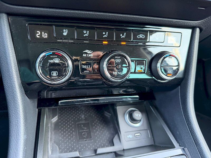 Škoda Superb (2022) 2.0 TDI 147kW L&K DSG 4x4 - fotka 26 z 35