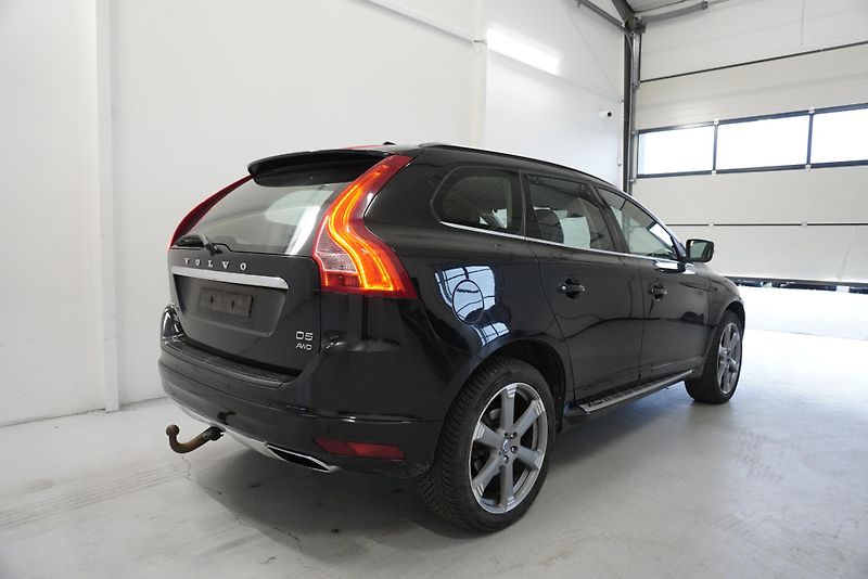 Volvo XC60 2,4 D5 AWD AUTOMAT - fotka 5 z 38