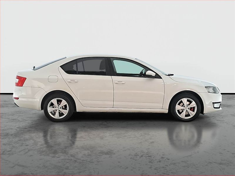 Škoda Octavia (2013) 1.6 TDI, Tempomat - fotka 6 z 17