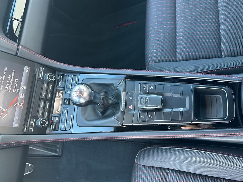 Porsche Cayman T - fotka 23 z 28