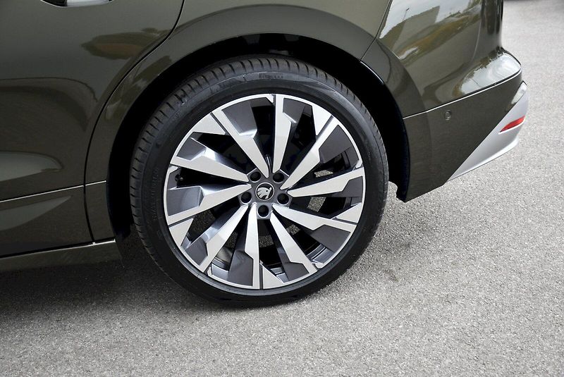 Škoda Enyaq (2026) Laurin & Klement 85x - fotka 10 z 50