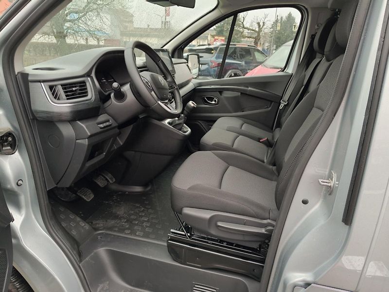 Renault Trafic (2025) L2 Equilibre Blue dCi 150 Comb - fotka 9 z 28