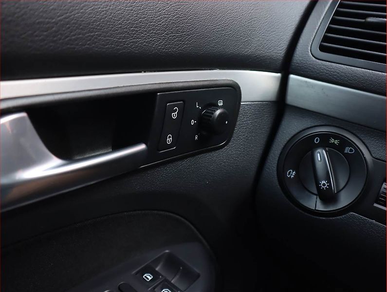 Volkswagen Touran (2008) 2.0 TDI, Tempomat - fotka 16 z 17