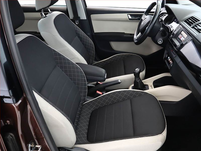 Škoda Fabia (2016) Style 1.2 TSI, Park. senzory - fotka 7 z 16